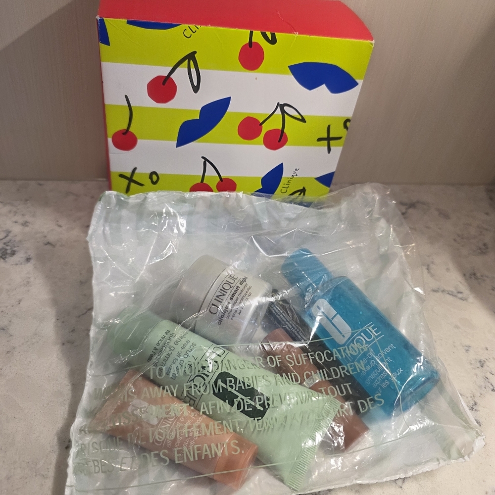 Clinique 6-piece Skin Care Gift set NIB!
